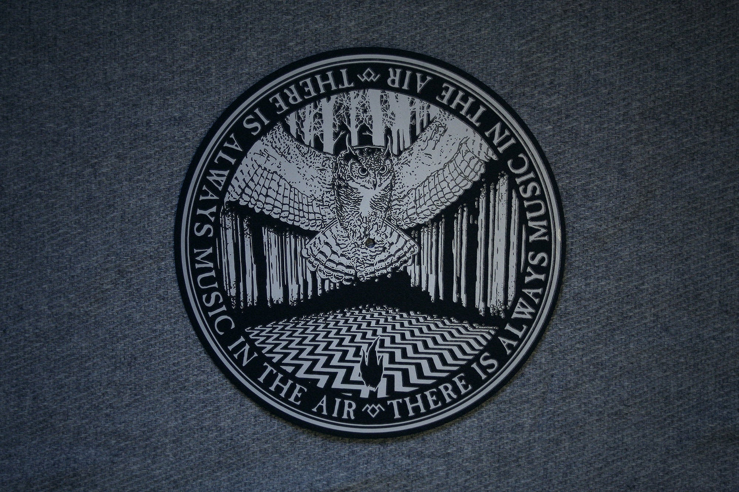 Always music in the air - a Twin Peaks inspired turntable slipmat