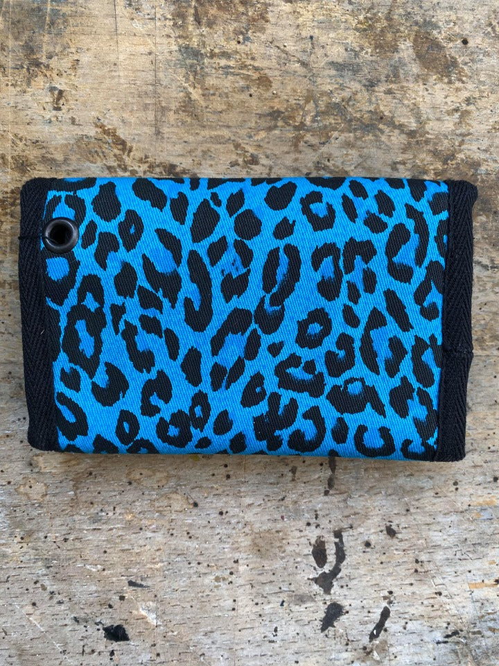 Leopard blå Plånbok by KatriK Design