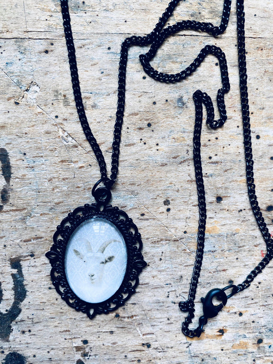 XVIII Halsband by Yoara Design