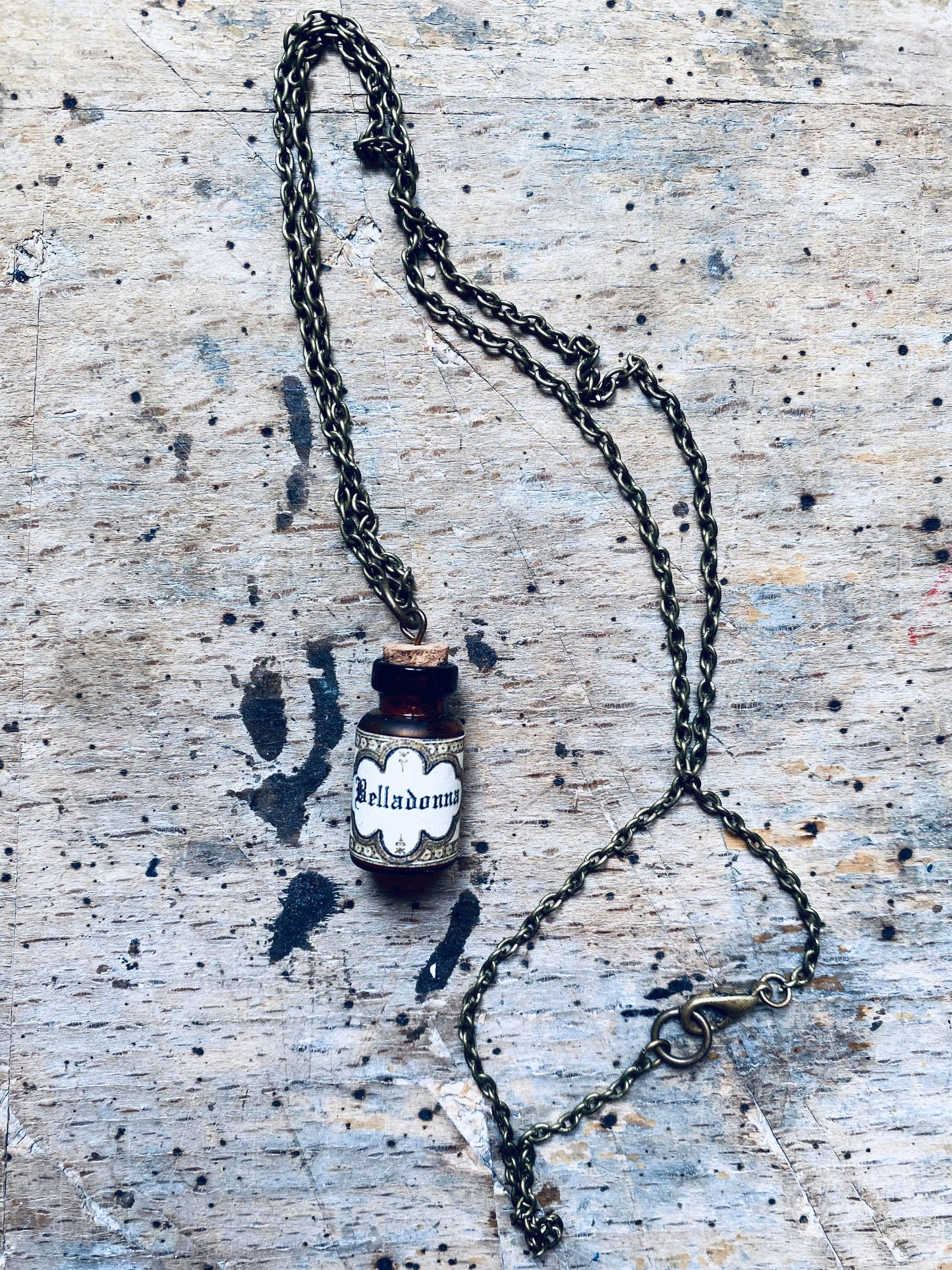 Belladonna på flaska Halsband by Yoara Design