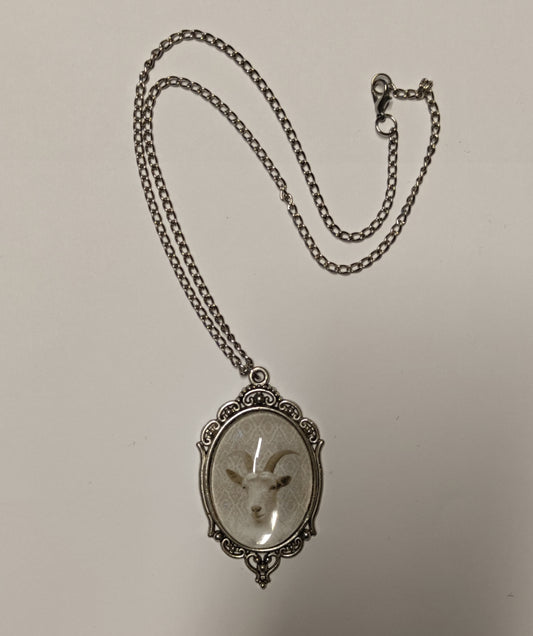 Goat halsband silver colour by Yoara Design