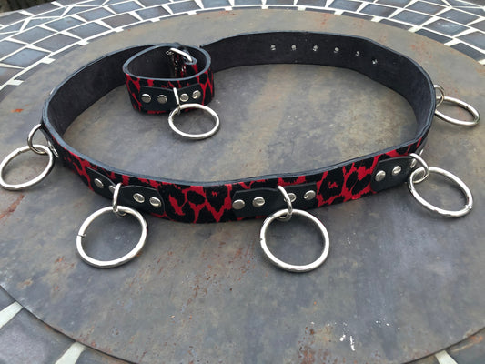 Bondagebelt red Leopard Vegan leather bälte by Illo merch