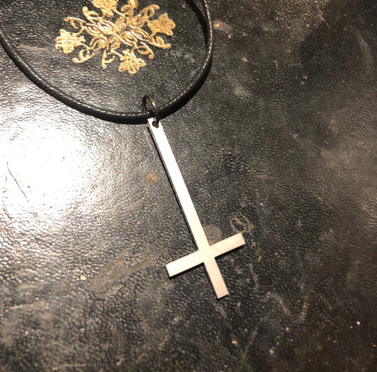Inverted cross plain Halsband by Mangeru