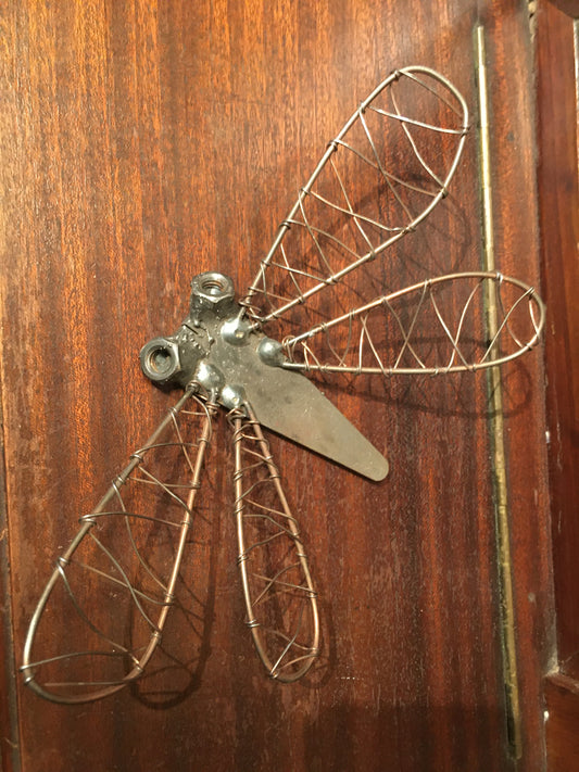 Trollslända Skrotkonst by Mangeru