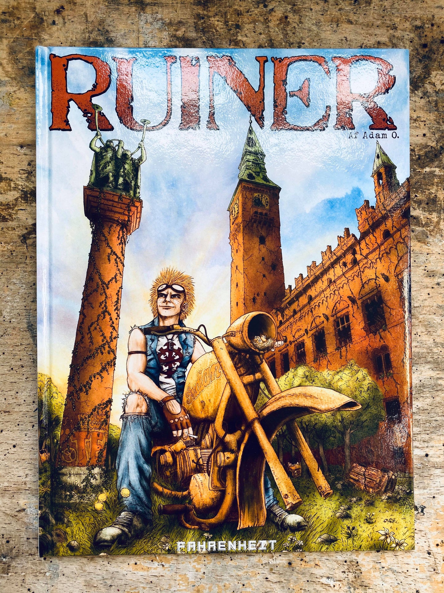 Ruiner Seriebok by Adam O